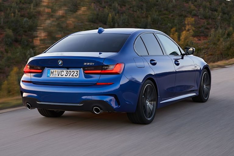 بي إم دبليو السيدان تويوتا كورولا