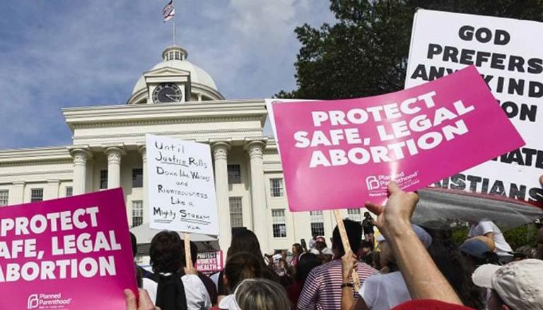 مظاهرة سابقة تعترض على حظر الإجهاض في أمريكا