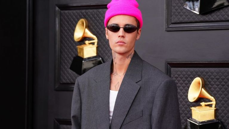 مغني البوب الأمريكي جاستن بيبر وزوجته هايلي بيبر