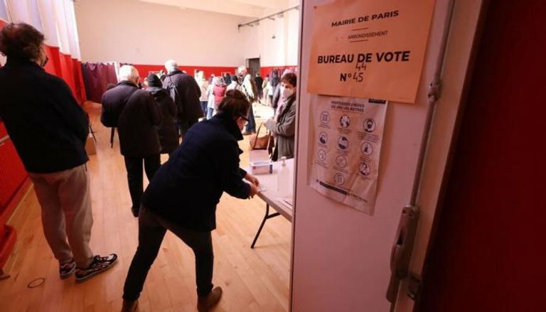 جانب من التصويت في الانتخابات الرئاسية الفرنسية 