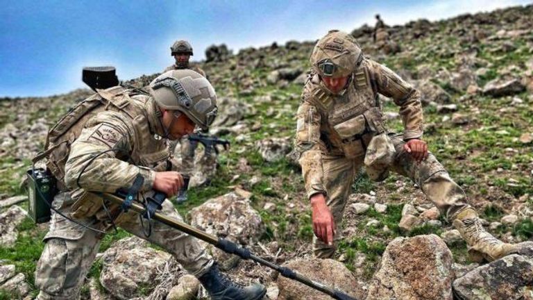 آليات عسكرية تركية على الحدود مع العراق