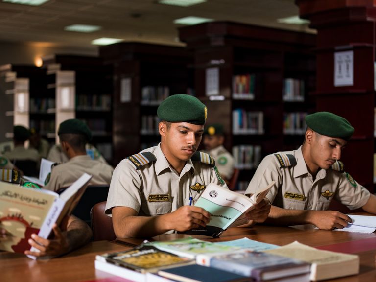 محمد بن أحمد البواردي وزير الدولة الإماراتي لشؤون الدفاع