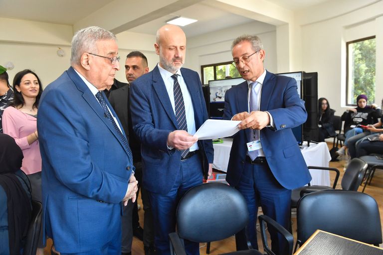 لبنانيون يدلون بأصواتهم في الكويت