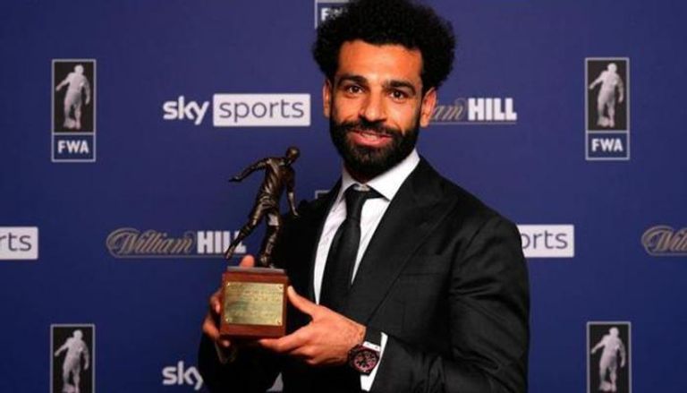 جوائز محمد صلاح نجم ليفربول الإنجليزي صلاح مع جائزة هداف الدوري الإنجليزي