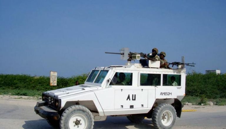 آلية تابعة لقوات حفظ السلام في العاصمة الصومالية مقديشو (أ ف ب)