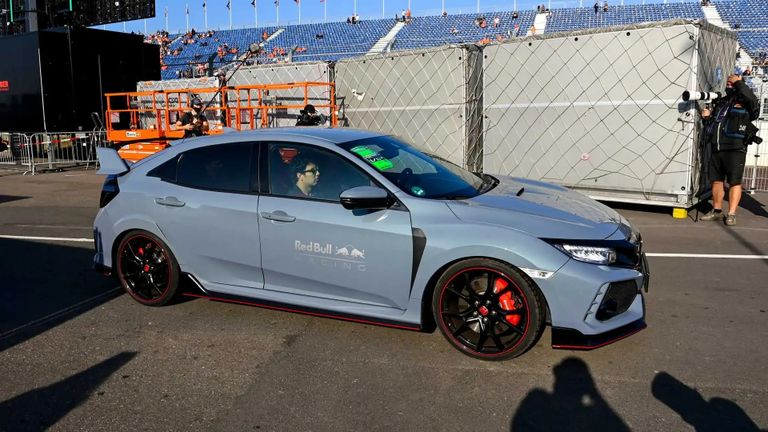 المتسابق Sergio Pérez المتسابق Max Verstappen