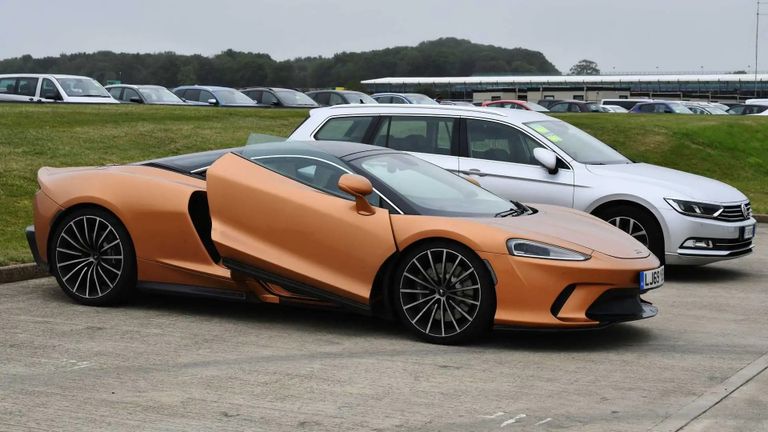 McLaren GT المتسابق Max Verstappen