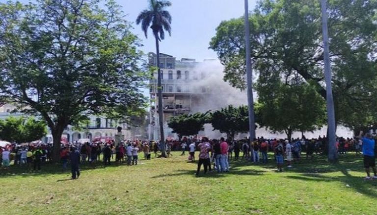 تجمع أمام الفندق الذي شهد الانفجار في هافانا