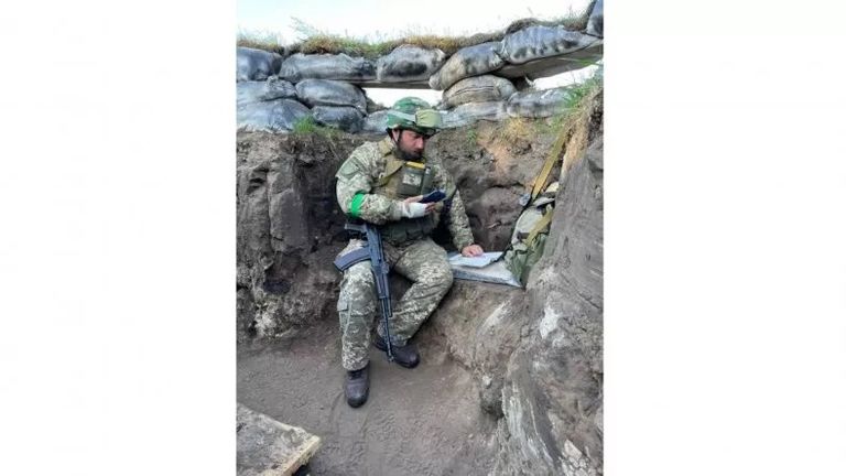 فيدور ساندور خلال إلقاء محاضرة من الجبهة