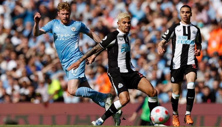من مباراة مانشستر سيتي ضد نيوكاسل يونايتد في الدوري الإنجليزي سترلينج نجم مانشستر سيتي ضد نيوكاسل