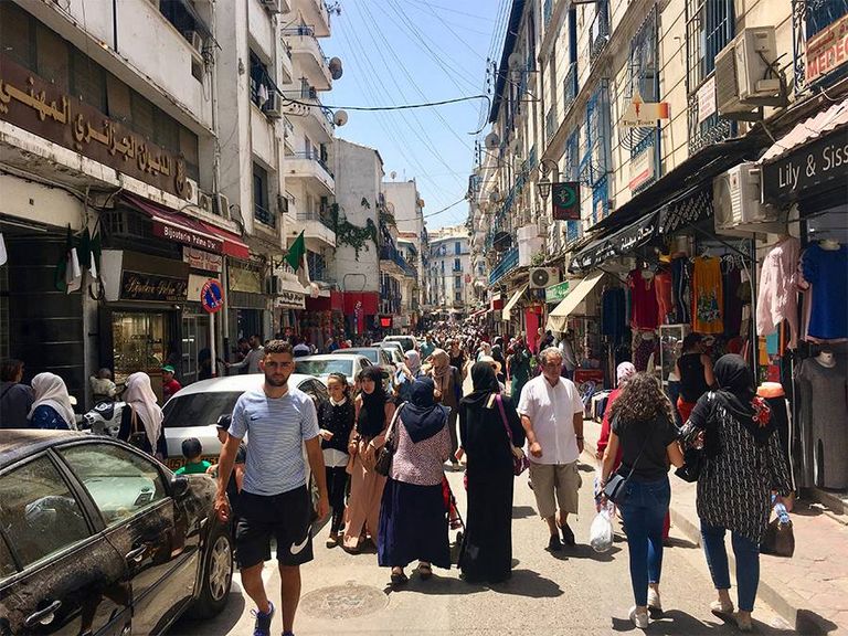 شارع ديدوش مراد في الجزائر أماكن التسوق في الجزائر ..6 أماكن للتسوق أبرزها جراند توب شوب