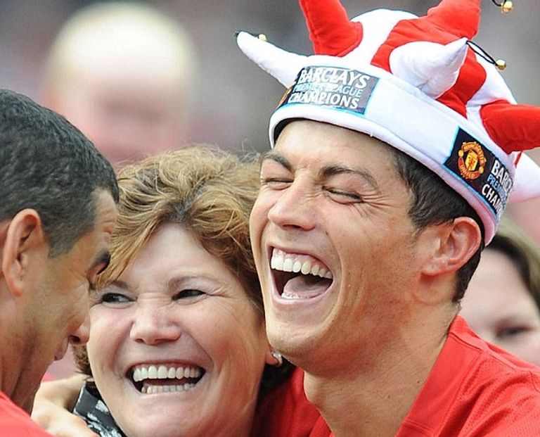 رونالدو مع والدته