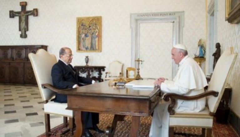 لقاء سابق بين الرئيس اللبناني وبابا الفاتيكان.