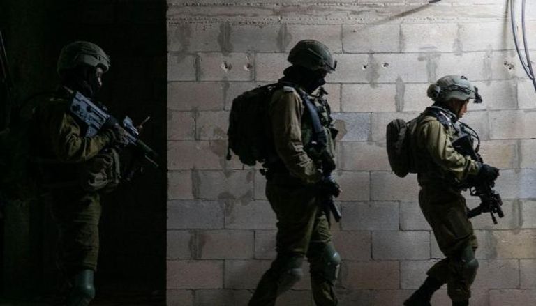 الجيش الإسرائيلي بالضفة الغربية فجر الإثنين
