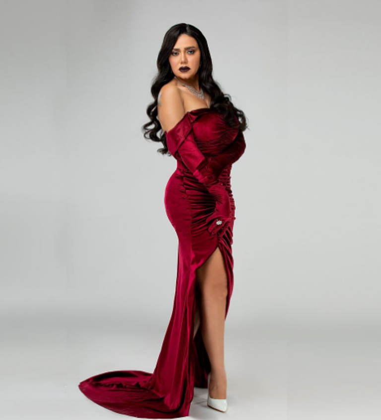 رانيا يوسف خلال جلسة التصوير