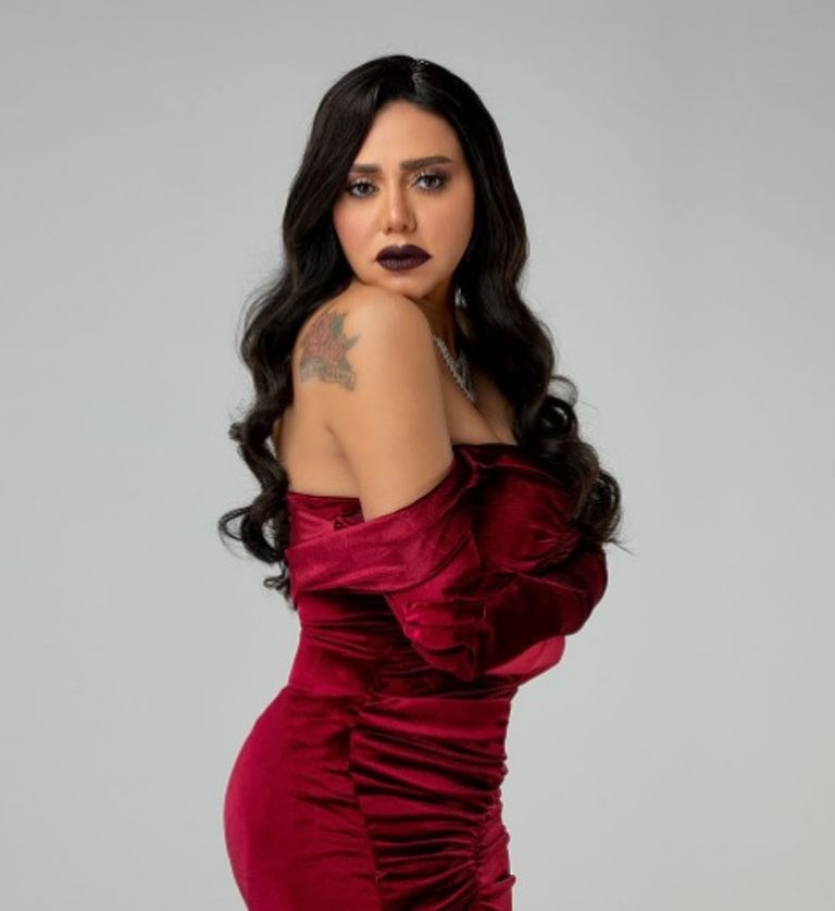 رانيا يوسف خلال جلسة التصوير