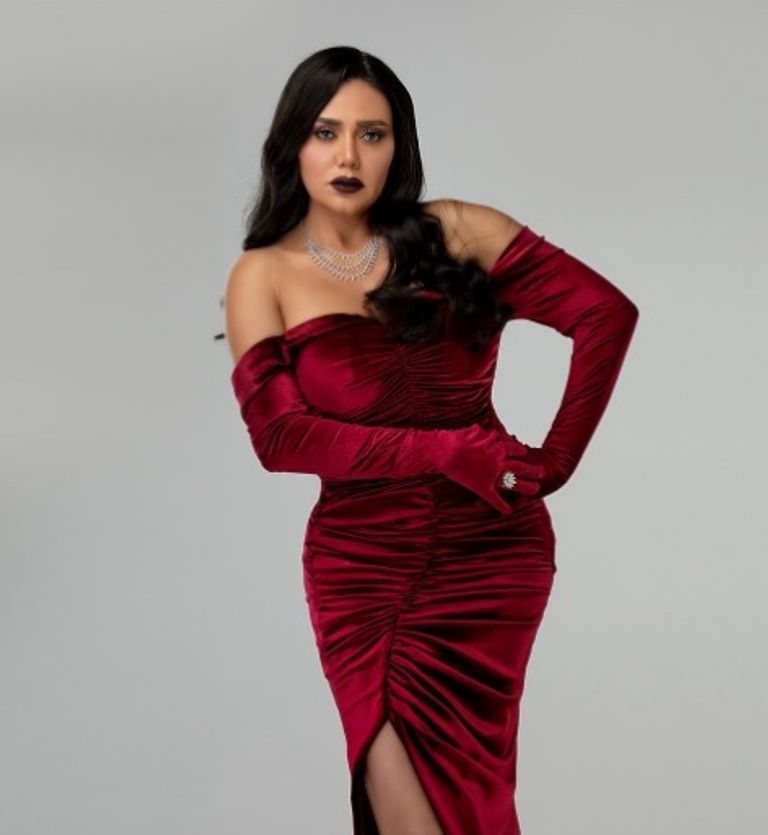 رانيا يوسف خلال جلسة التصوير