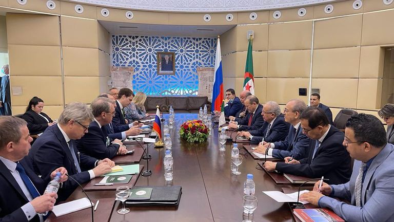 مباحثات بين وزيري خارجية الجزائر وروسيا الرئيس الجزائري يستقبل وزير الخارجية الروسي