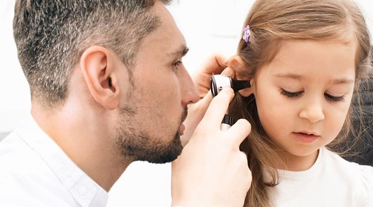 التهاب الأذن الوسطى لدى الأطفال