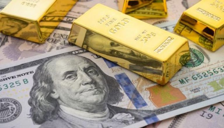 ارتفاع الذهب وتراجع الدولار 