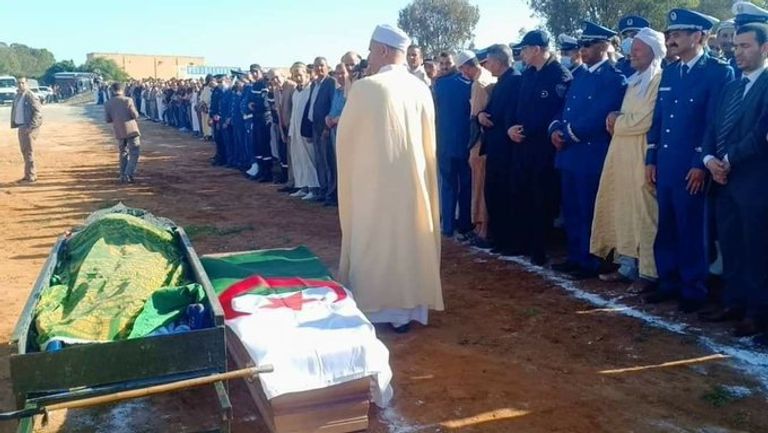 مراسم تشييع جثمان الشرطي الشرطي الجزائري ضحية حادث دهس من قبل سائق شاحنة - أرشيفية
