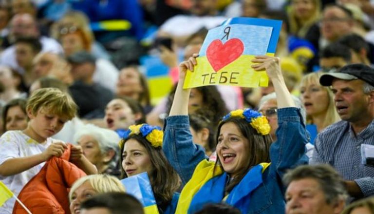 الجماهير تشجع منتخب أوكرانيا