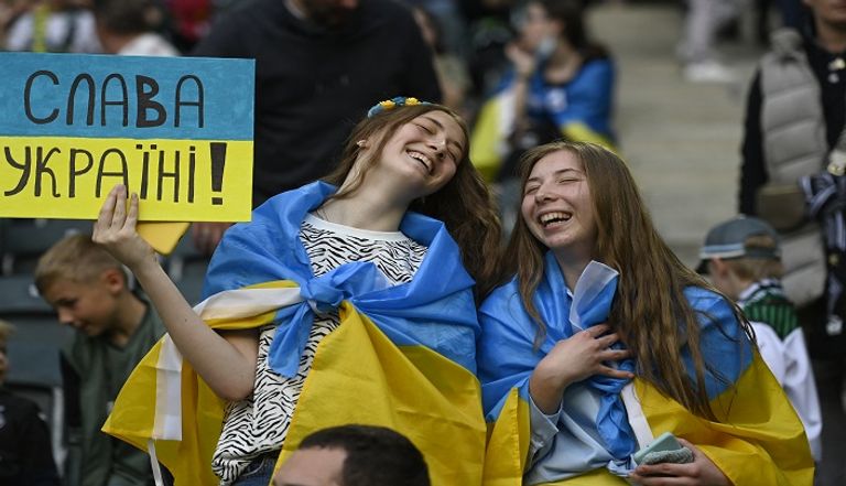 الجماهير تشجع منتخب أوكرانيا