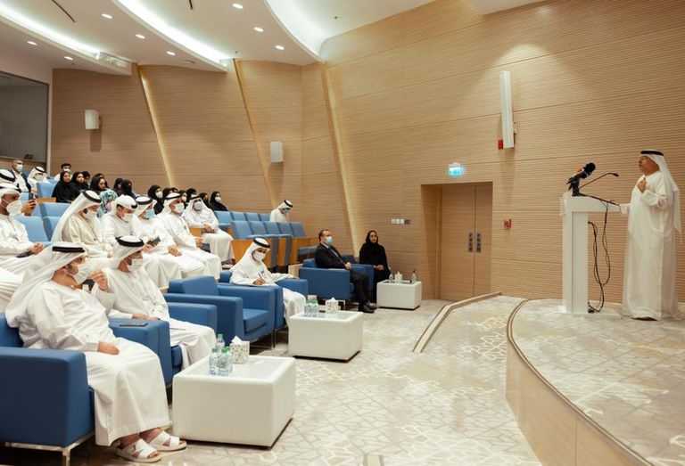 عبدالرحمن عبدالمنّان العور وزير الموارد البشرية والتوطين بدولة الإمارات