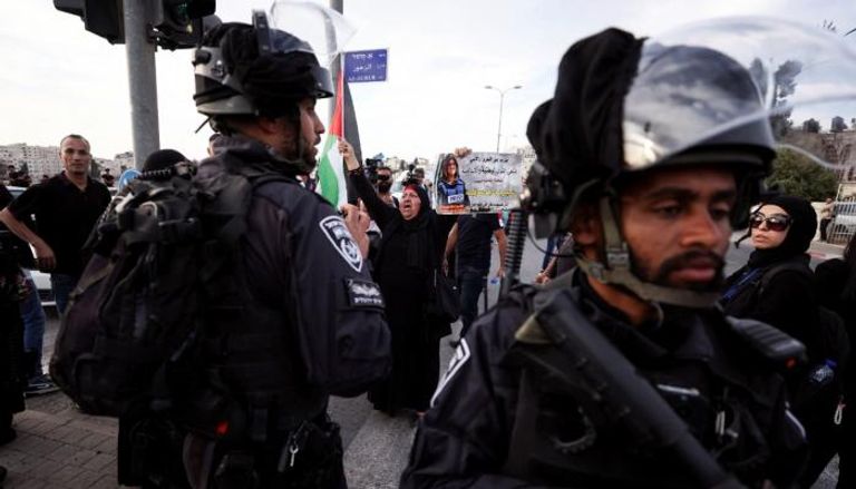 جنود إسرائيليون في القدس خلال مسيرة لتنديد بمقتل شرين أبوعاقلة