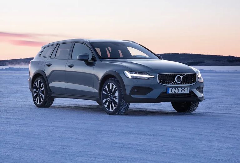 V60 Cross Country طراز تويوتا كورولا