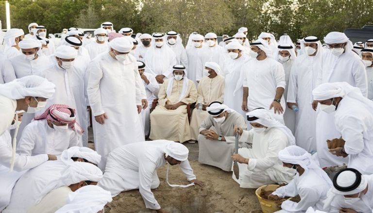 جانب من مراسم دفن جثمان الشيخ خليفة بن زايد