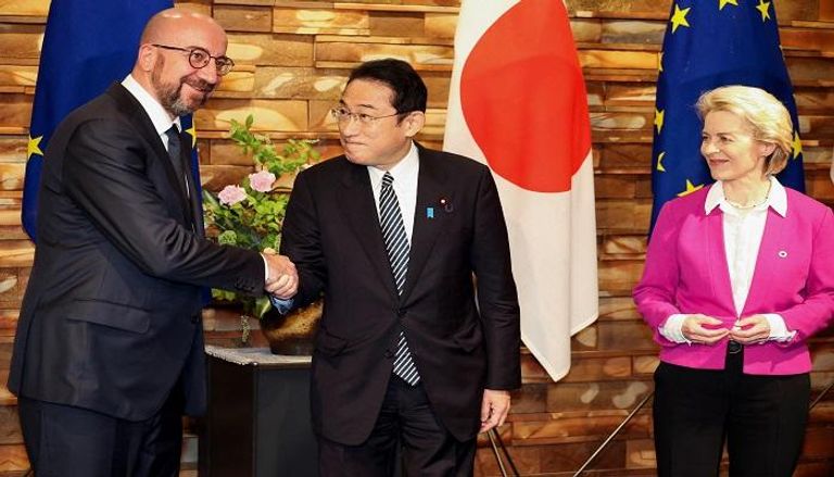 مسؤولان أوروبيان كبيران يجتمعان مع رئيس وزراء اليابان