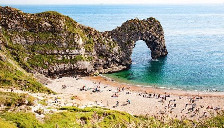 أفضل شواطئ بريطانيا لصيف 2022