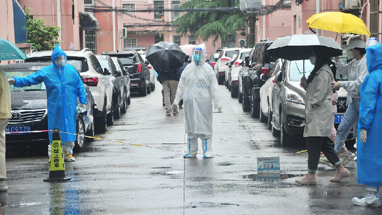 قيود إغلاق مشددة في شنغهاي