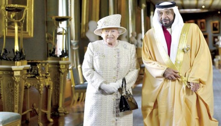الشيخ الراحل خليفة بن زايد آل نهيان والملكة إليزابيث الثانية- أرشيفية