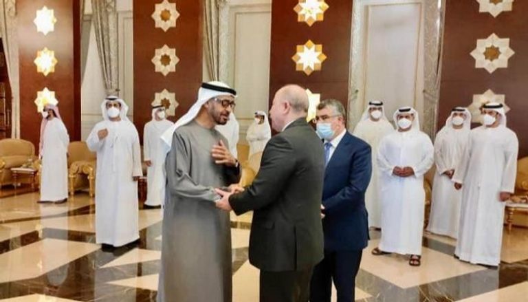 رئيس دولة الإمارات يستقبل رئيس وزراء الجزائر معزيا في وفاة الشيخ خليفة