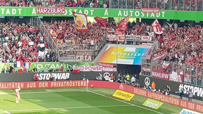 جماهير بايرن ميونخ تحيي ليفاندوفسكي