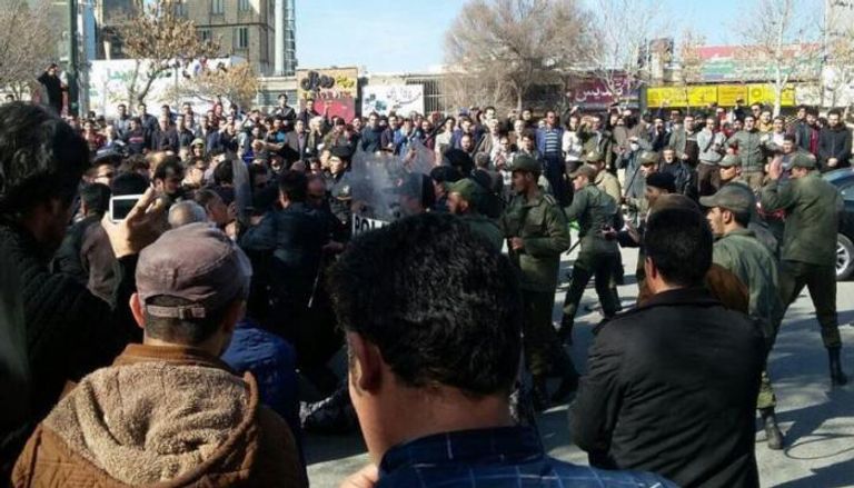جانب من الاحتجاجات في المدن الإيرانية