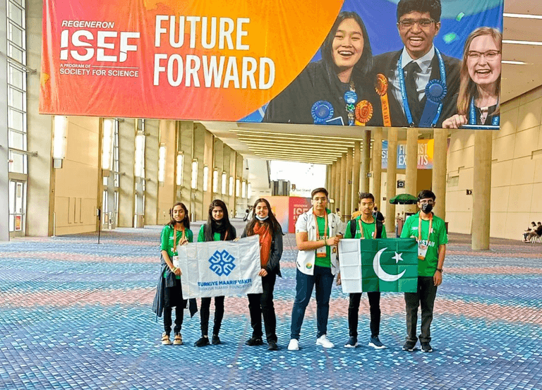 تكريم الفائزين في معرض آيسف 2022