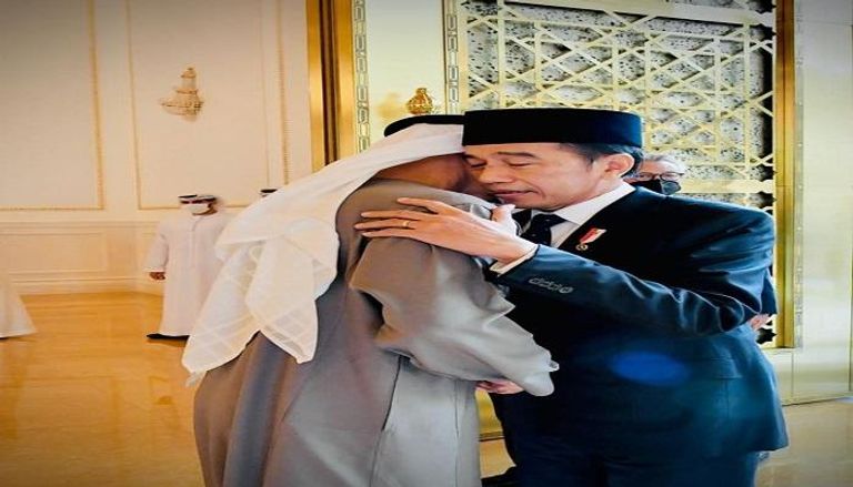 الشيخ محمد بن زايد آل نهيان يتلقى التعازي من رئيس إندونيسيا
