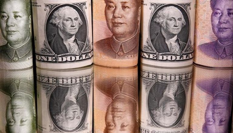 عملات من الدولار الأمريكي واليوان الصيني - رويترز