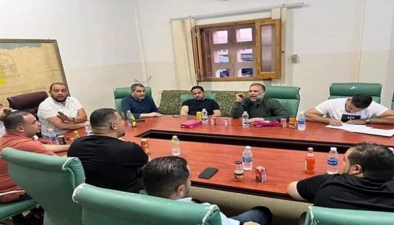 وزير الداخلية الليبي عصام أبوزريبة يجتمع بقادة الجماعات المسلحة بجنزور 