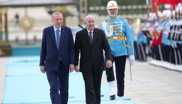 الرئيس التركي خلال استقباله نظيره الجزائري 