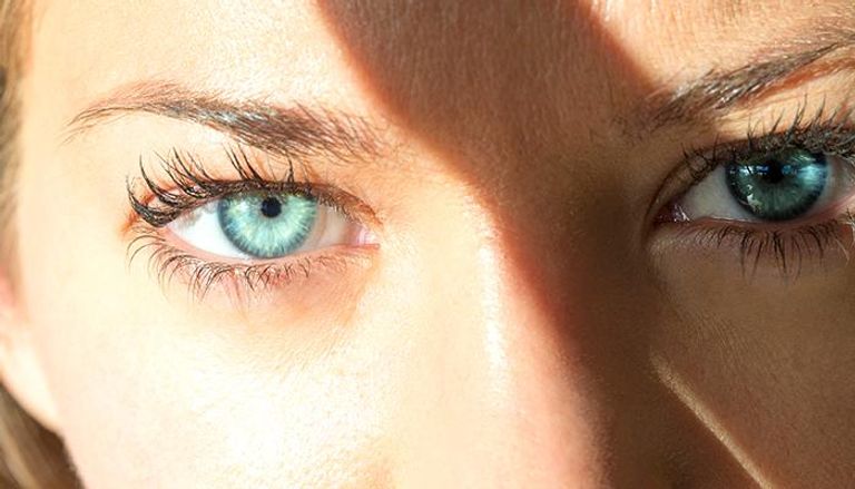 مخاطر الأشعة فوق البنفسجية على العين 
