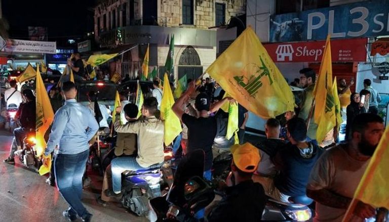 أنصار حزب الله في شوارع بيروت-رويترز