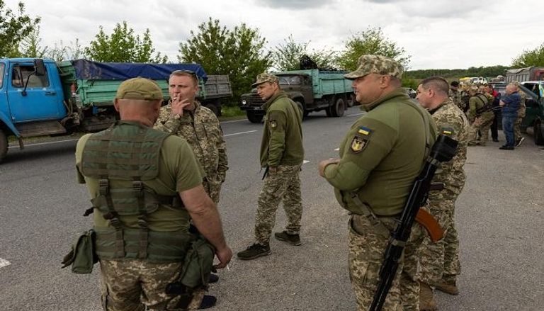 جنود أوكرانيون من قوات الدفاع الإقليمية