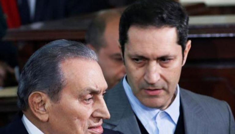 علاء مبارك ووالده الرئيس المصري الراحل حسني مبارك - أرشيفية