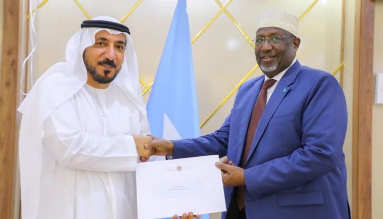 رئيس برلمان الصومال وسفير دولة الإمارات