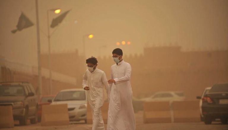 الغبار يجتاح السعودية