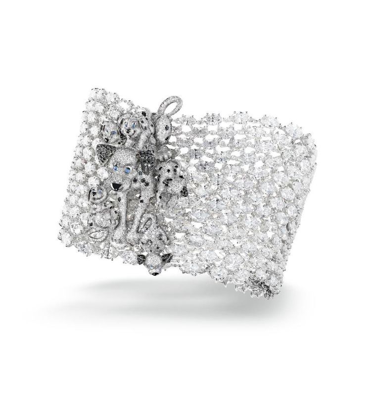 عارضة الأزياء بيلا حديد في مهرجان كان